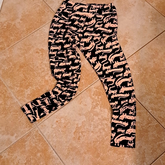 RARE LuLaRoe CAT Pattern Leggings - Picture 4 of 9